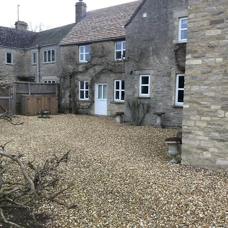 לינה וארוחת בוקר סירנססטר Field End House Strawberry Lane Meysey Hampton מראה חיצוני תמונה