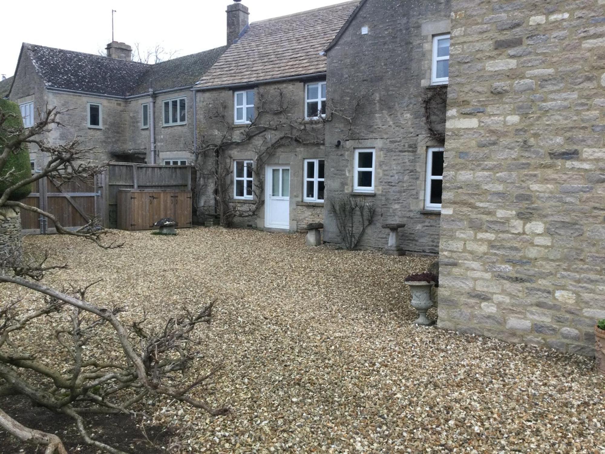 לינה וארוחת בוקר סירנססטר Field End House Strawberry Lane Meysey Hampton מראה חיצוני תמונה